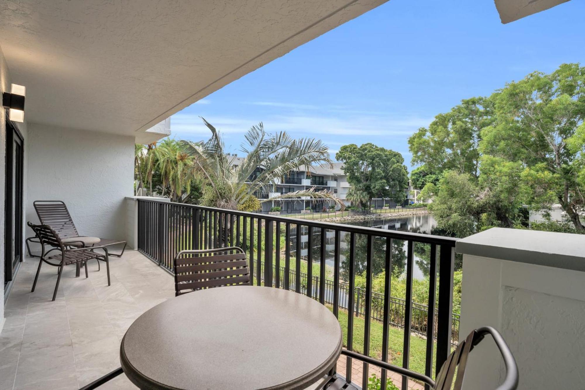 End Unit With Resort Views From Lanai North North Naples エクステリア 写真